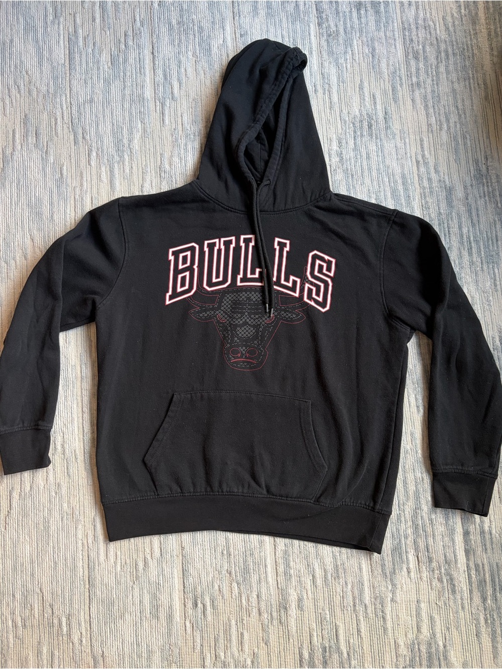 Chicago Bulls Black Pullover Hoodie - Men's
